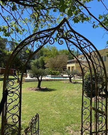 L'Eveil En Provence Panzió Entrecasteaux Kültér fotó