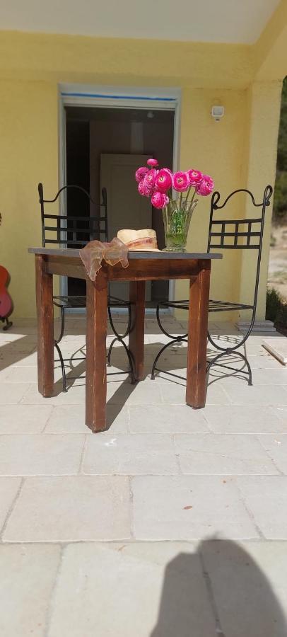 L'Eveil En Provence Panzió Entrecasteaux Kültér fotó