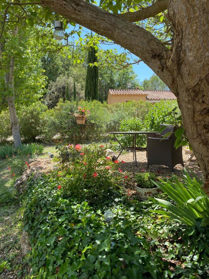 L'Eveil En Provence Panzió Entrecasteaux Kültér fotó