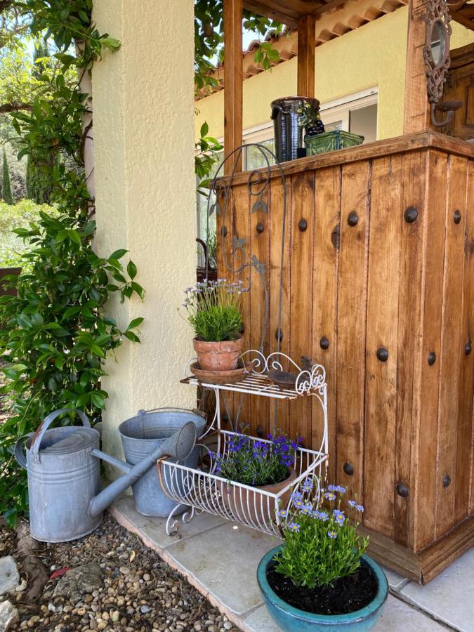 L'Eveil En Provence Panzió Entrecasteaux Kültér fotó