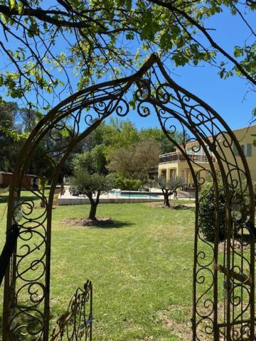 L'Eveil En Provence Panzió Entrecasteaux Kültér fotó